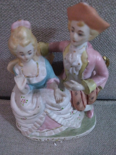 Bibelô Casal Romântico Em Biscuit Cena Galante (Usado)