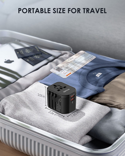 Adaptador de viaje universal Epicka negro, con 2 puertos USB-A y 1 USB-C, compatible con enchufes de EE. UU., UE, Reino Unido y Australia.