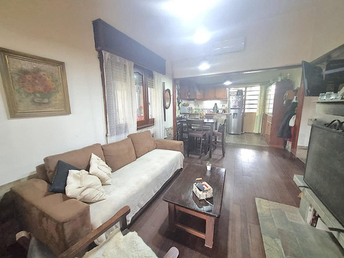 Imagen 2 de 14 de Venta Casa 2 Dormitorios Piscina Barbacoa - Mercado Modelo