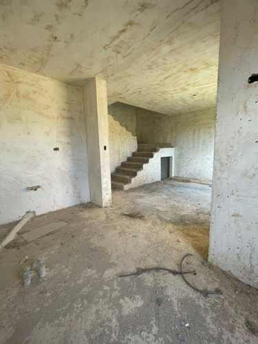 Town House En Venta Res. Cumbres De La Esmeralda. 10 Mese De Financiamiento. Gerardo