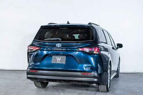 Toyota Sienna XLE Piel Híbrida