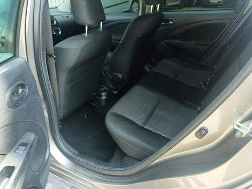 Toyota Etios Sedán 1.5 X Plus 16v Aut. 4p