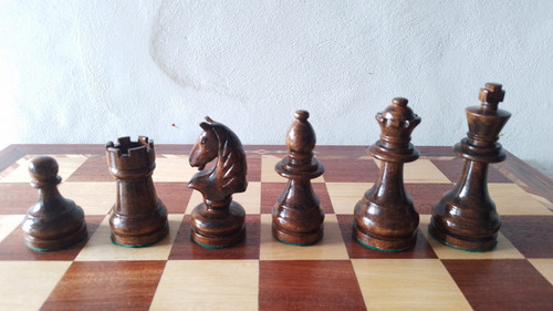 Piezas De Ajedrez, Tamaño Reglamentario, Artesanal,con Caja