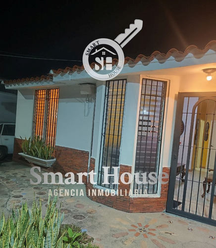 Smart House Vende Amplia Casa En Av. Casanova Godoy Vfev10m