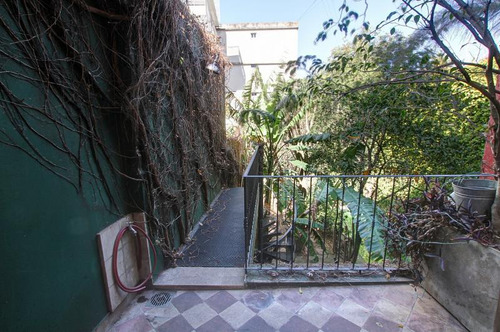 Centro Cultural, Casa Con Patio Y Pileta. Amplias Opciones En De Uso. Oportunidad