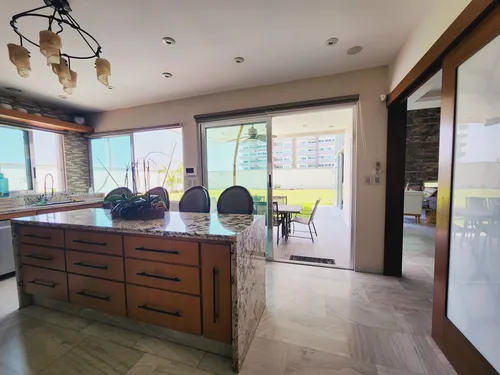 Residencia En Venta Con Terreno De 908 M2 Fracc Playas Del C