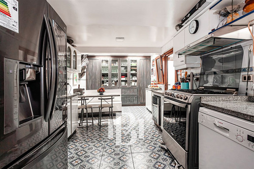 Condominio , Casa En Venta De 4 Dorm. En Las Condes