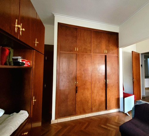 Casa En Venta - 3 Dormitorios 2 Baños - 210mts2 - La Plata