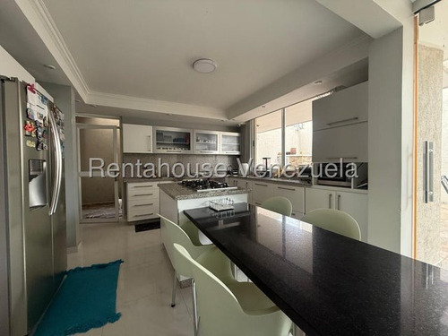 Aslibel Meléndez Vende Amplia Casa Al Este De Barquisimeto.