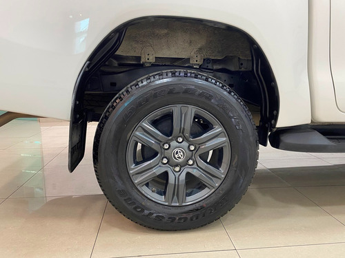 Toyota Hilux 2.7 Cabina Doble Sr Mt