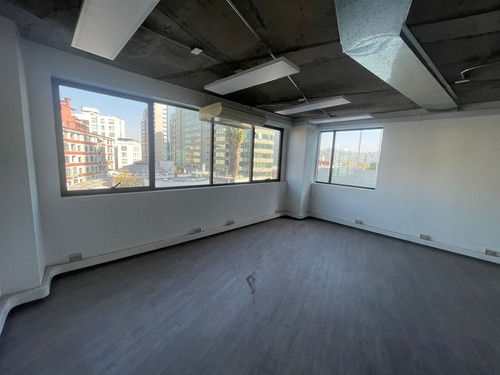 Oficina En Arriendo En Providencia. Sector Los Leones