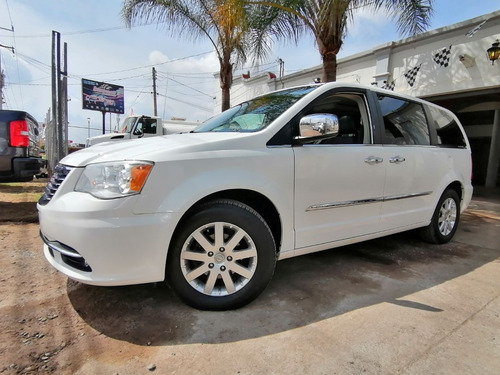 Imagen 1 de 15 de Chrysler Town Country Limited 2011