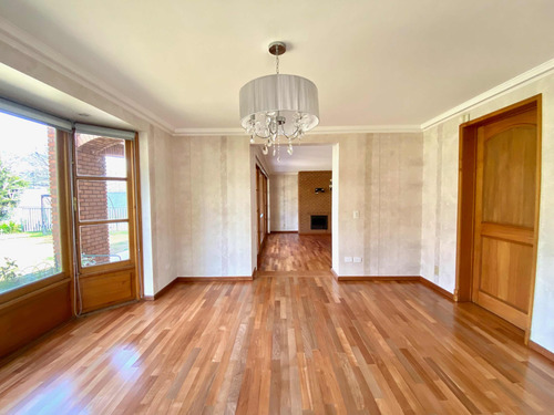 Impecable Casa En Santuario Del Valle