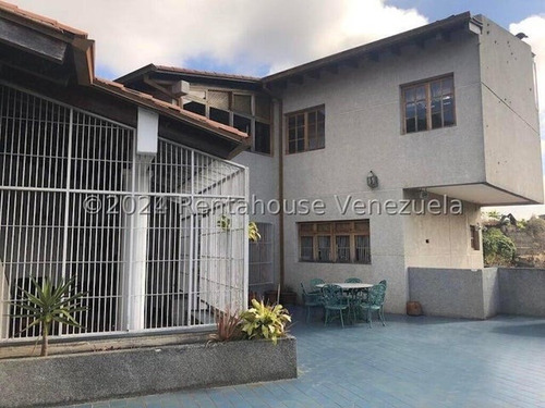 Tg Excelente Casa En Venta En Santa Paula Con Terraza Y Hermosa Vista, Calle Cerrada. 24-28413 Ys