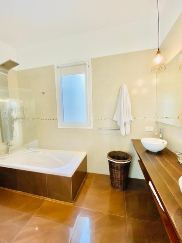 Alquiler Casa Alisos Nordelta: 5 Dorm. C/muebles - Piscina - A La Laguna