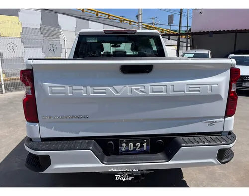 Chevrolet Silverado wt doble cabina 4.3