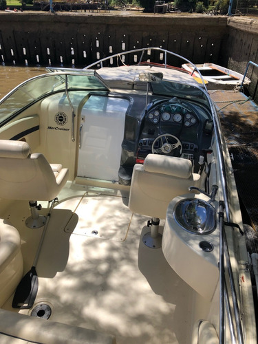 Imagen 8 de 17 de Quicksilver 2400 Lancha Cuddy