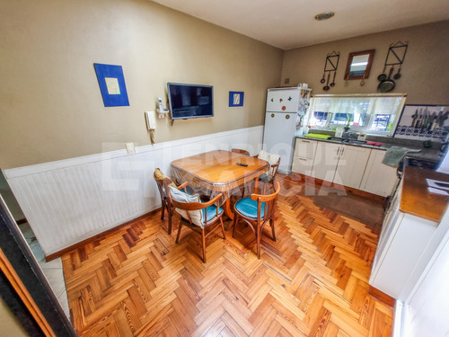 Venta Casa En Lote Propio 6 Ambientes Quincho Jardin Garage