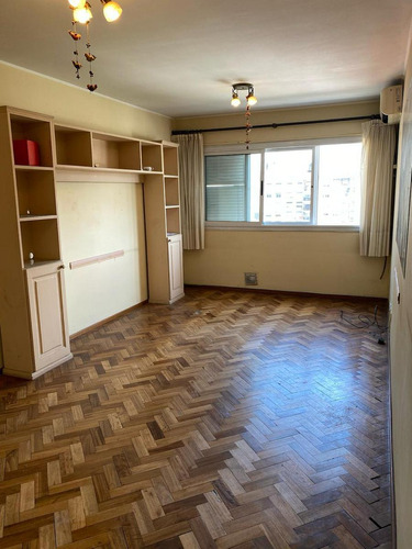 Departamento En Venta De Un Dormitorio Piso 8 Al Frente