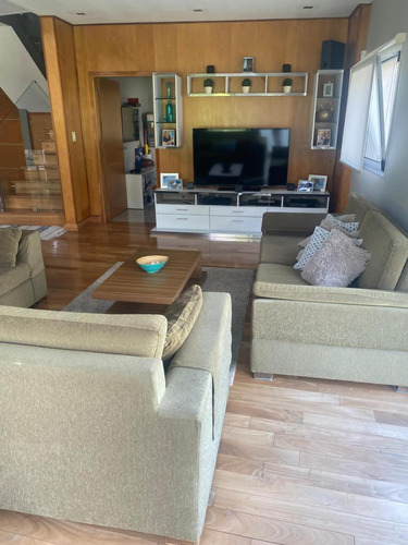 Casa En Venta - 5 Dormitorios 4 Baños - Hudson
