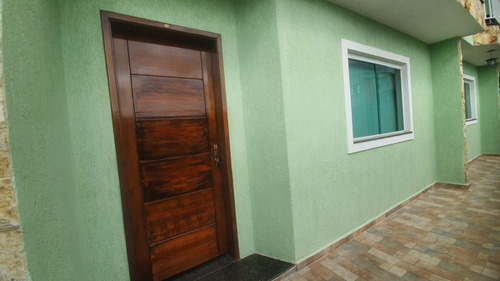Casa Com Três Quartos Em Condominio