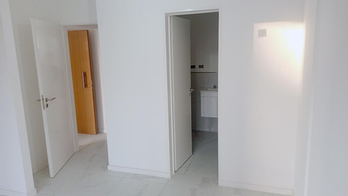 Imagen 6 de 17 de Departamentos En Venta Ramos Mejía 3 A. Suite Vestidor Coch