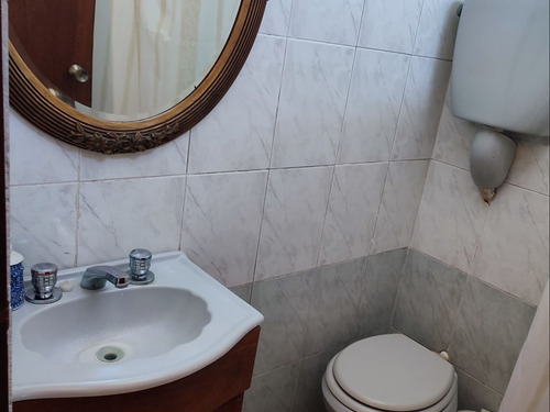 Buena Residencia Sobre Av. Asfaltada 3 Dormitorios+servicio
