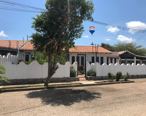 Casa Con Amplio Terreno Y Potencial Comercial En Juan Griego, Isla De Margarita