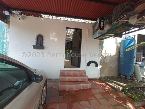Hermoso Townhouse Amoblado En El Mejor Conjunto Residencial De Parque Valencia, Cocina Equpada Y Con Tope De Granito, Doble Entrada Con Porton Y Cerco Electrico, Camaras De Seguridad