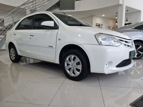 Imagem 3 de 11 de Toyota Etios Sd Xs 1.5 Mt 2014