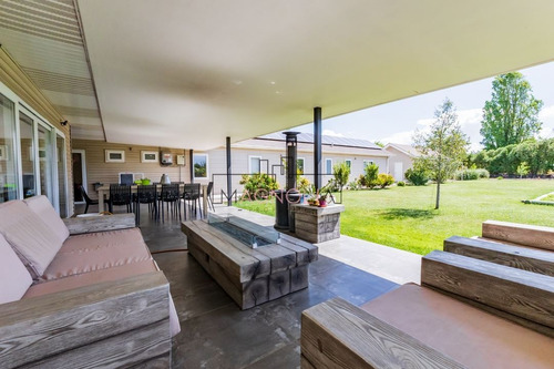 Oportunidad!! Casa En Venta 5d/5b En Colina