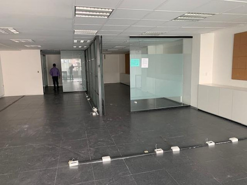 Polanco, 220m2 Totalmente Acondicionada, Sala De Juntas, Privados, Área De Comedor, 2 Baños, Área Abierta De Trabajo. Muy Cerca Del Metro Polanco. El Edificio Cuenta Con Vigilancia 24 Horas
