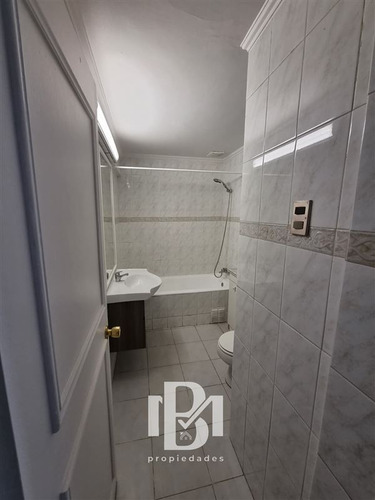Casa En Venta De 4 Dorm. En Las Condes