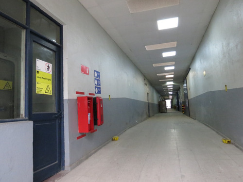 Bodega, Oficinas, Patio Excl 2090 M2 Entre Macul P. Valdivia