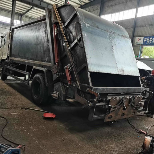 Imagen 8 de 15 de Camion Compactador De Basura