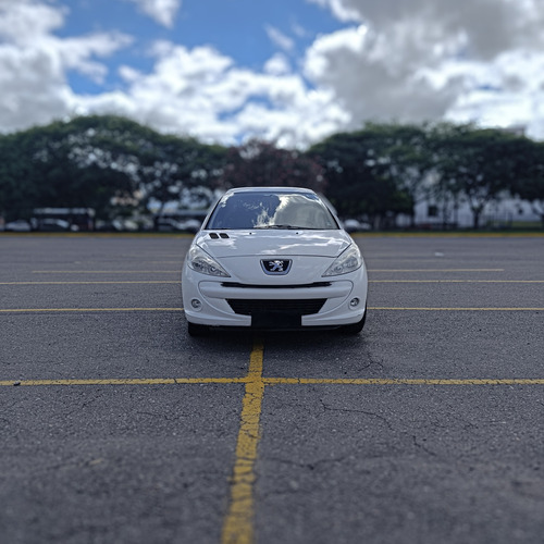 Peugeot 207 1.4 Sedan Allure 75cv