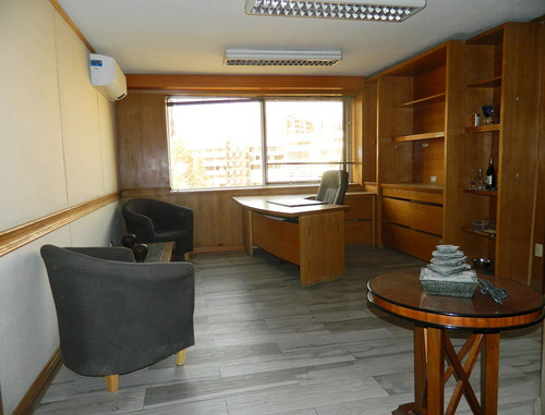 Gran Oficina En Arriendo, 5 Privados, 2 Estacionamientos