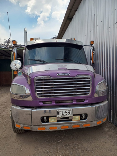 Freightliner 2013 M2 106  + Semirremolque Capri Origina 2019