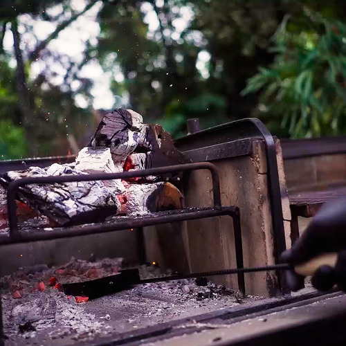Imagen 4 de 10 de Juego Asador Accesorios Kit Asado Set Parrillero X5