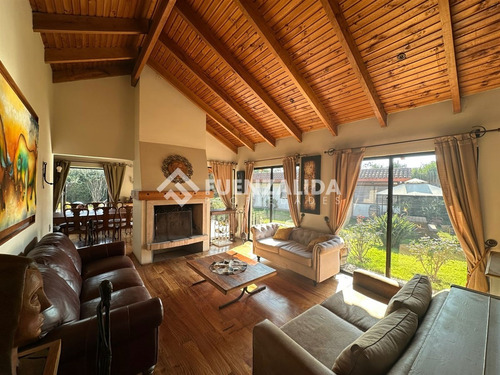Casa En Arriendo De 7 Dorm. En Talagante