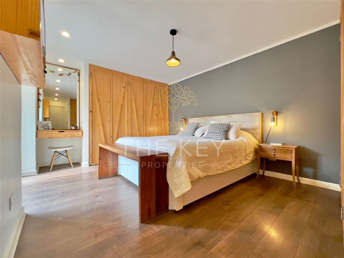 Casa En Venta De 5 Dormitorios Y Piscina - Ñuñoa