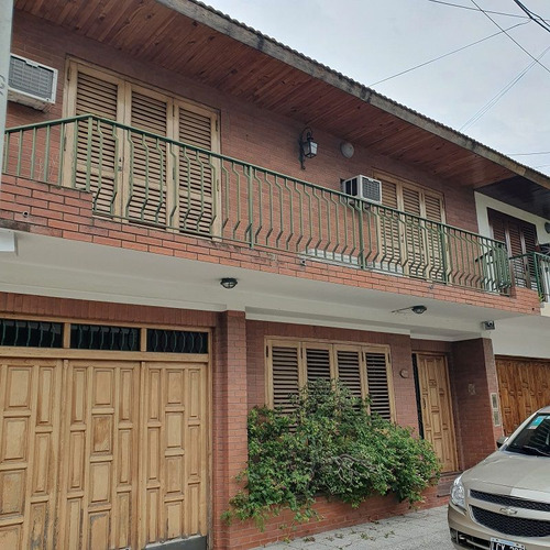 Casa Con Cochera Y 3 Dormitorios En Lanús Oeste