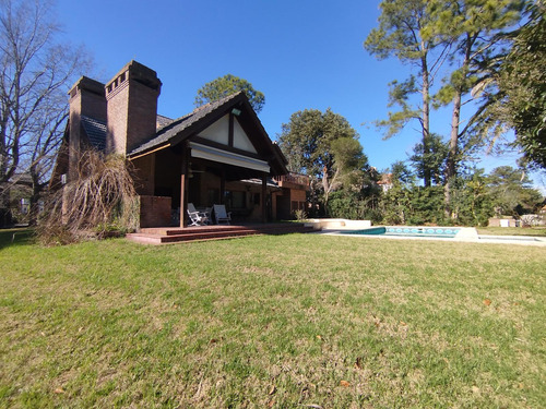Casa Sobre Golf De Muy Buena Calidad En Excelente Ubicación 2 Lotes