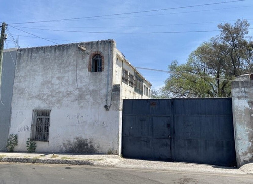 Propiedad Con 710 M2 Terreno, 327 M2 Construcción, Col Sta Catarina, Queretaro
