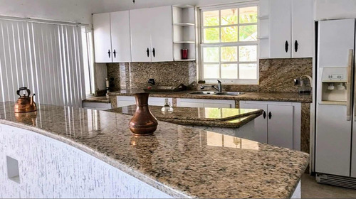 Se Vende Quinta En Puerto Encantado Higuerote- Vm