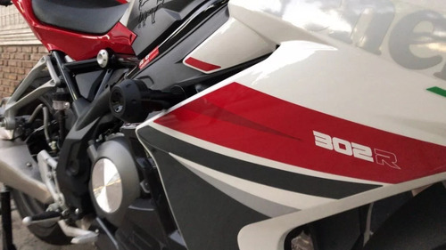 Imagen 1 de 3 de Slider Motor Defensa De Chasis Benelli 302r Agrobikes
