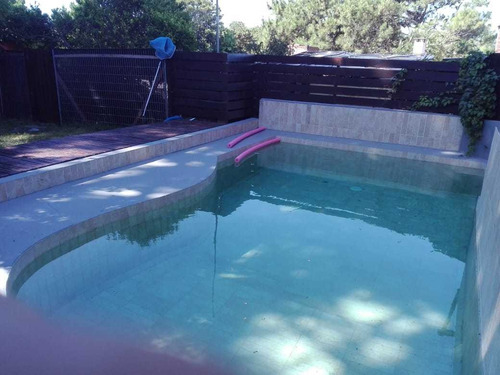 Imagen 11 de 14 de Alquilo En Pinamar Por Semana O Quincena Casa Para 8 Personas Con Pileta A Tres Cuadras Del Mar! (disponible Febrero 1era Quincena Y Marzo )