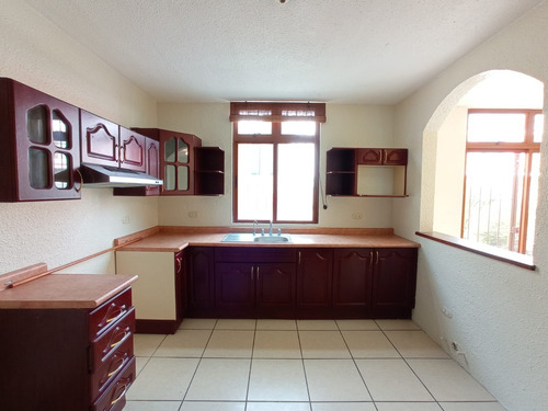 Imagen 9 de 30 de Vendo Hermosa Casa, Ubicada En Sector Preferencial De Alta Plusvalia Y Seguridad, Excelente Condiciones Rodeada De Naturaleza