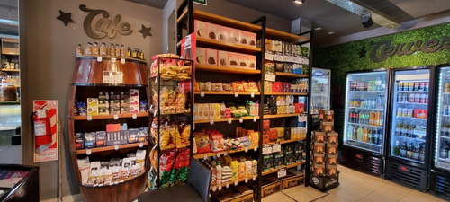 Imagen 6 de 27 de Almacén Gourmet, Fiambrería Y Vinoteca A Metros De Puente Saavedra