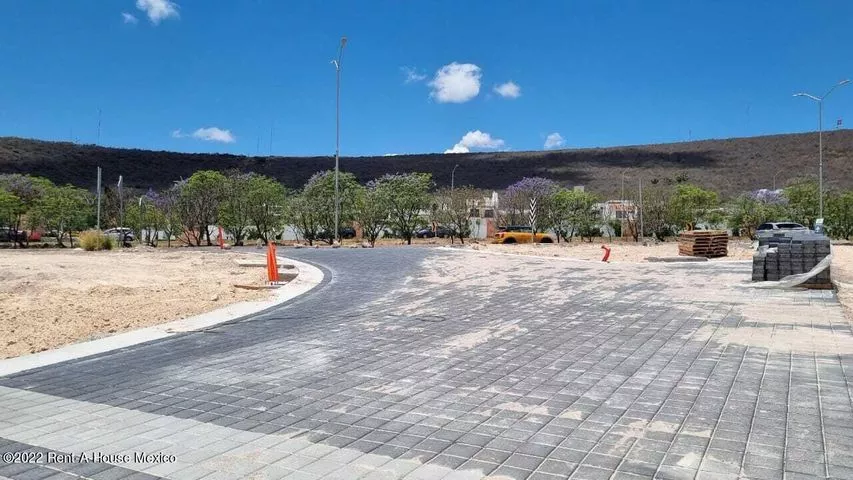 Terreno Comercial En Venta C/servicios A Pie De Lote El Refugio Qro.